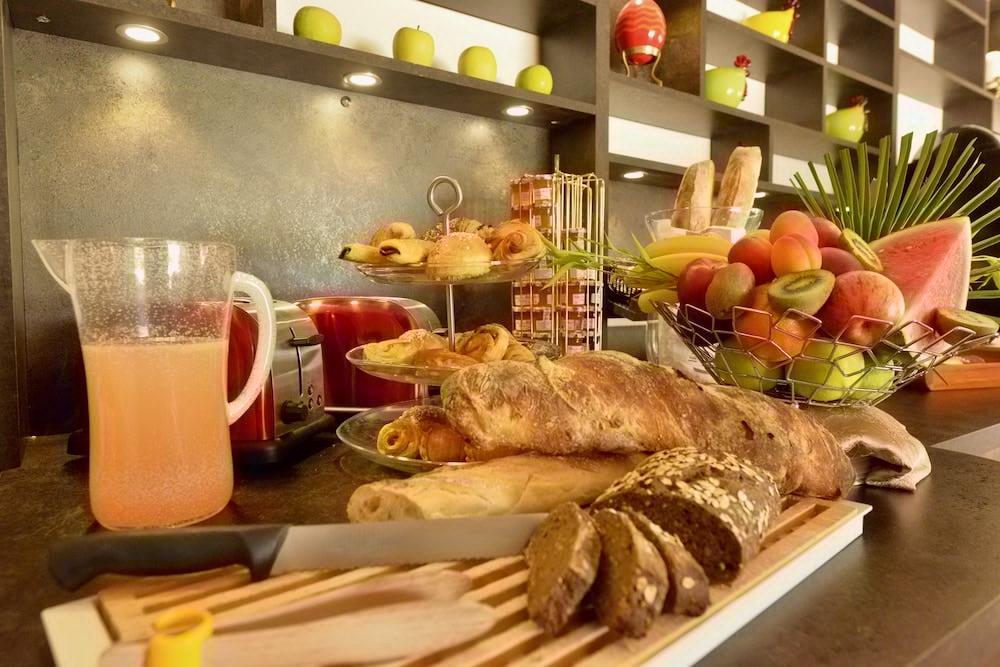 Hotel Villa Sophia - Adults Only July And August Мужен Екстер'єр фото
